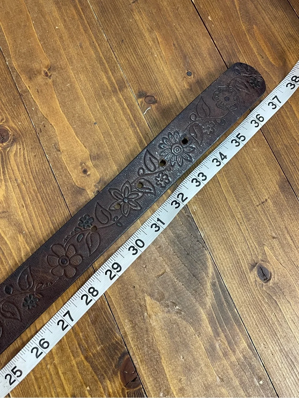 Aeropostale size small brown leather belt with embossed floral design